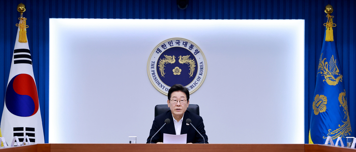 수석·보좌관 회의에서 발언하는 이재명 대통령