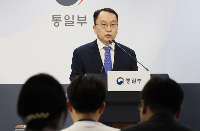 김여정 담화 관련 질문에 답하는 구병삼 통일부 대변인
