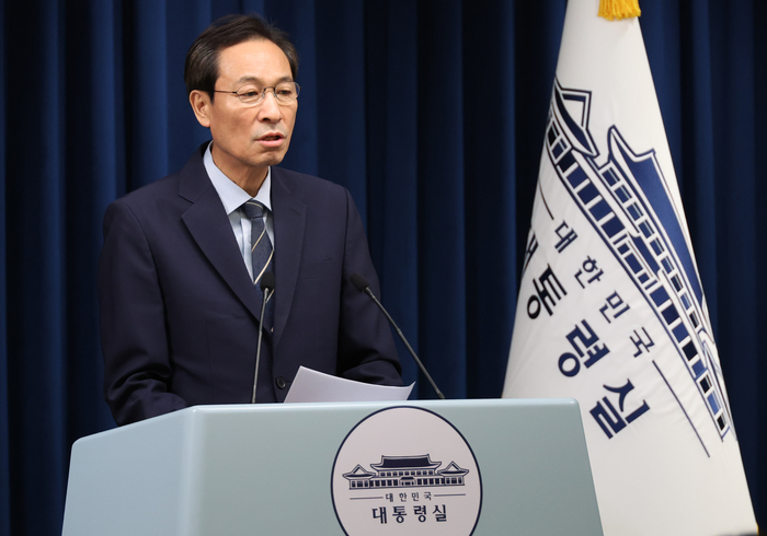 국민임명식 설명하는 우상호 정무수석