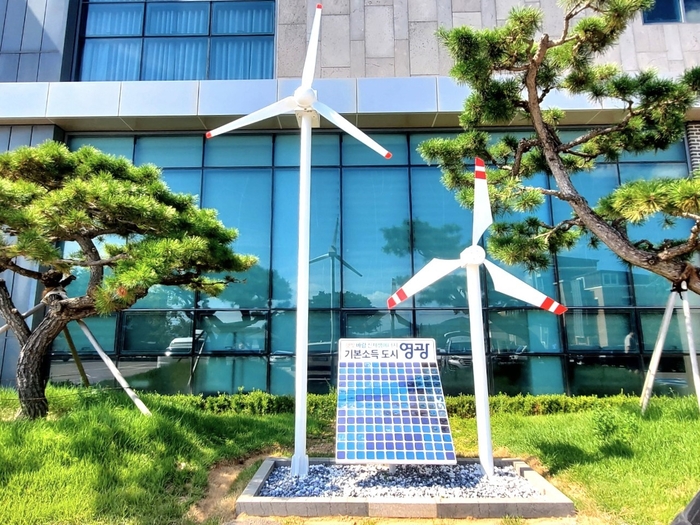 영광군, 신재생에너지 모형 설치로 친환경 홍보 앞장