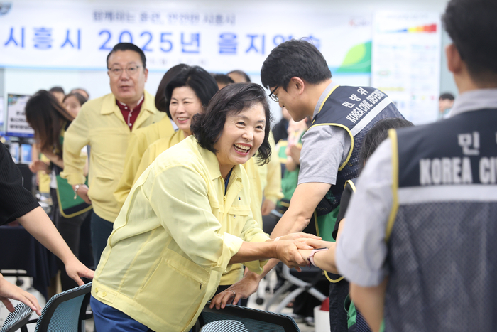 시흥시의회 19일 2025 을지연습 참여하는 시흥시 근무자 격려 방문