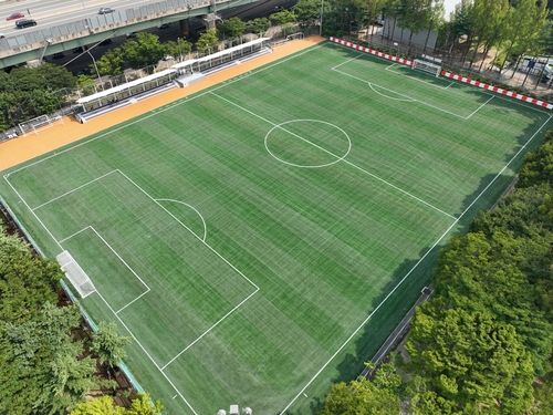 안양시 자유공원 축구장새로운 인조잔디 설치