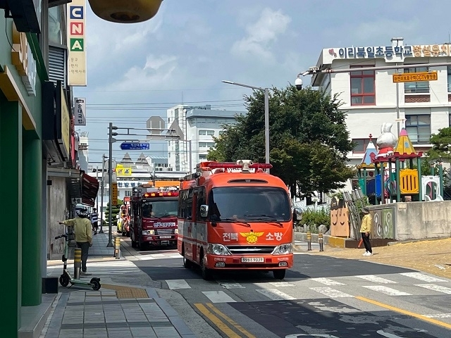 익산소방서, 민방위 훈련 연계 전국 동시 소방차 길 터주기 훈련 실시