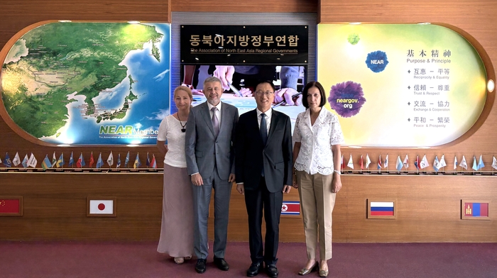 지노비예프 주한 러시아 대사, NEAR 사무국 방문
