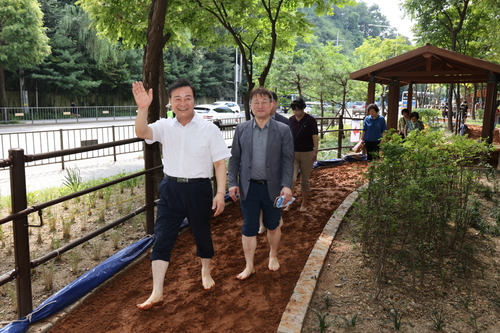 김성제 의왕시장 22일 오전진달래공원 황톳길 걷기 체험
