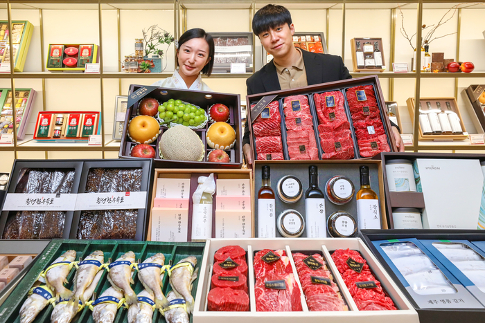 오는 10월 추석을 앞두고 현대백화점이 사전판매하는 선물세트들. 사진=현대백화점