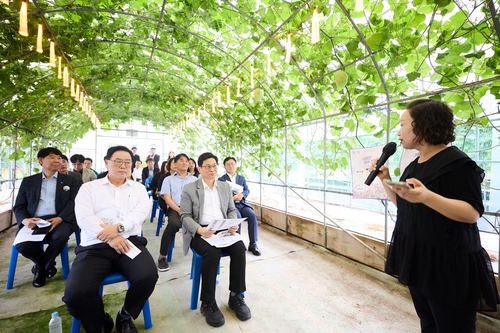 양주시 26일 나리농원 개장을 앞두고 현장 간부회의 개최