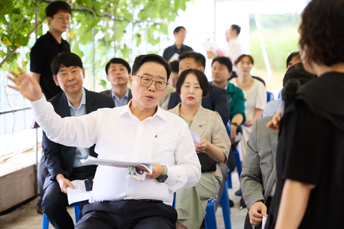 강수현 양주시장 26일 나리농원 개장을 앞두고 현장 간부회의 주재