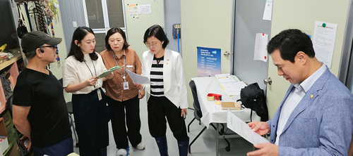 하남시의회 '반려동물 복지정책 연구회' 의원들 28일 하남시동물보호센터에서 운영-관리 실태 점검