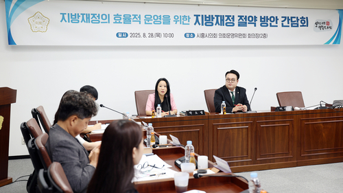 박소영-이상훈 시흥시의회 의원(왼쪽부터) 28일 '지방재정 절약 방안 간담회' 주재