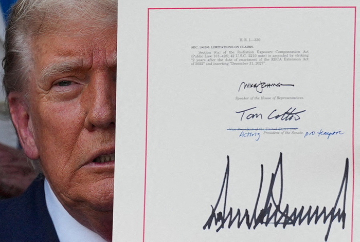 USA-TRUMP/BILL-ADS