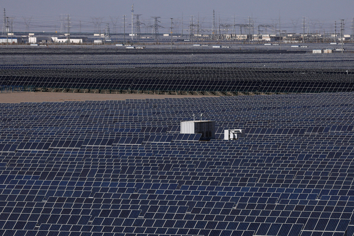 CHINA-SOLAR/LAYOFFS
