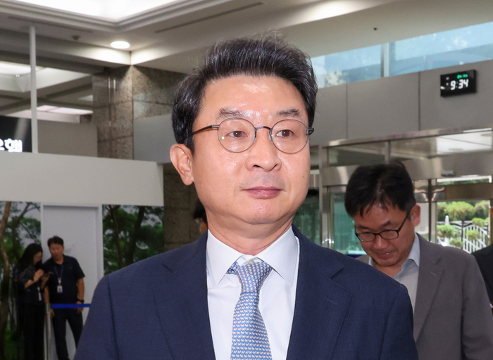 이억원 금융위원장 후보자 첫 출근