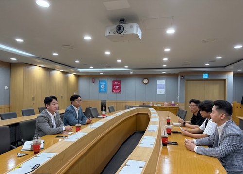 손성익 파주시의회 의원(왼쪽) 반도체 기업 'ASE코리아' 폐수 문제 해결 방안 모색