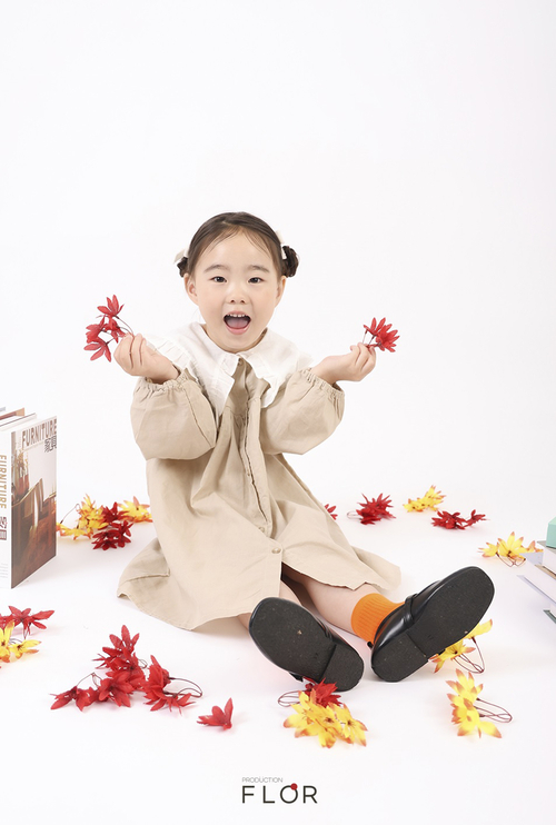 플로르방송제작사 가을 화보 공개, 김도연·김세아 모델과 따뜻한 가을 감성 담아…