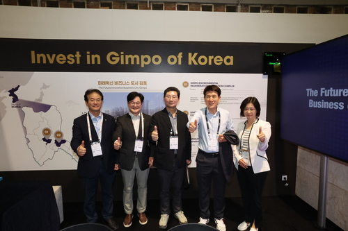 김병수 김포시장-대한민국대도시시장협의회 소속 방문단 'IFA 2025' 김포시 홍보존 방문