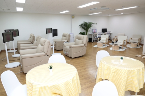 삼정종합사회복지관에 8월5일 개장한 '부천 온(溫)편의점' 내부 전경