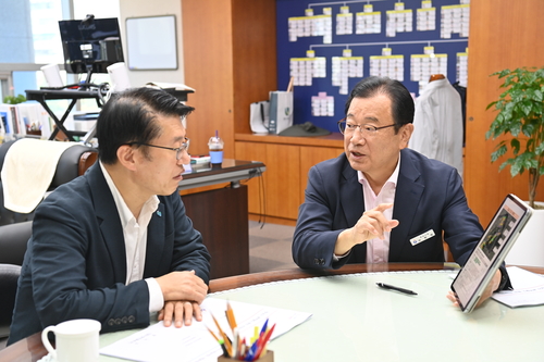 이현재 하남시장(오른쪽) 25일 김대순 경기도 행정2부지사 방문