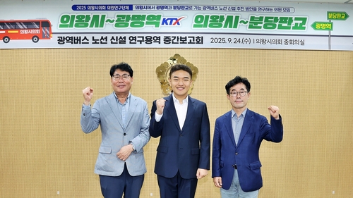 왼쪽부터 서창수-한채훈-김태흥 의왕시의회 의원