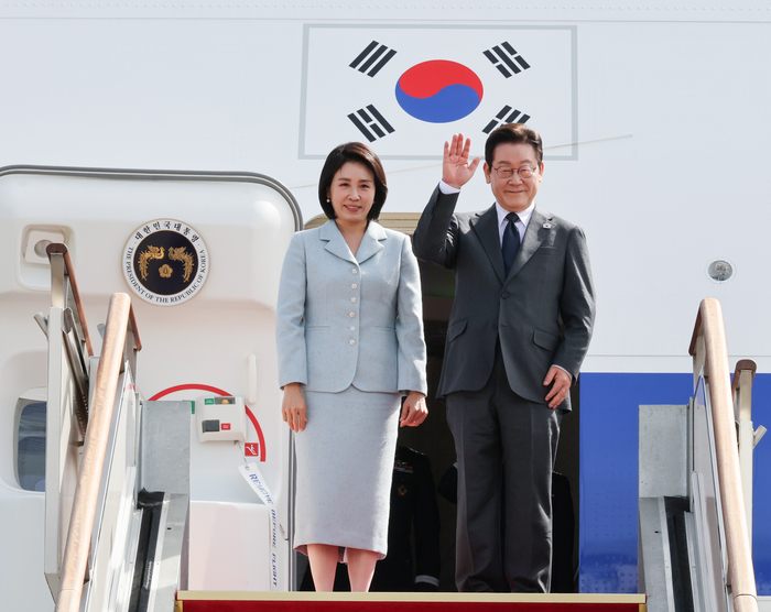 이재명 대통령 부부, 유엔총회 참석차 출국