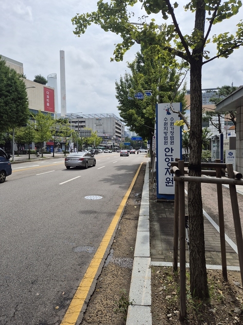 안양시 수원지법 안양지원 옆 도로에 설치한 맨홀충격방지구 실증