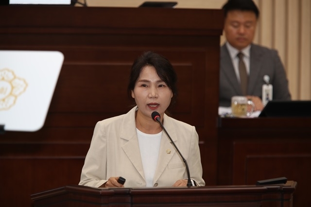 김순덕 익산시의원, 농촌 일손 부족에 따른 논두렁 제초작업 지원사업 촉구