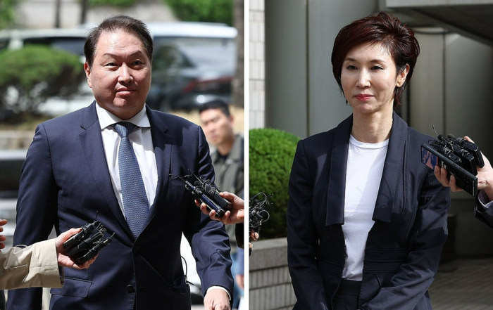 최태원 SK 회장(왼쪽)과 노소영 아트센터 나비 관장이 지난 4월16일 서울 서초구 서울고등법원에서 열린 이혼 소송 항소심 공판에 출석한 모습.
