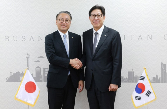 부산시는 16일 부산-나가사키현 간 상호 교류와 협력 방안을 논의했다고 밝혔다.
