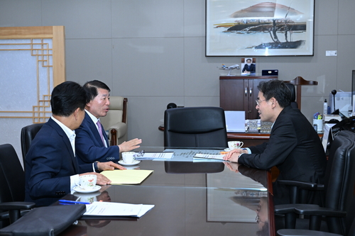 백경현 구리시장 15일 세종청사 집무실에서 강희업 국토교통부 2차관 면담