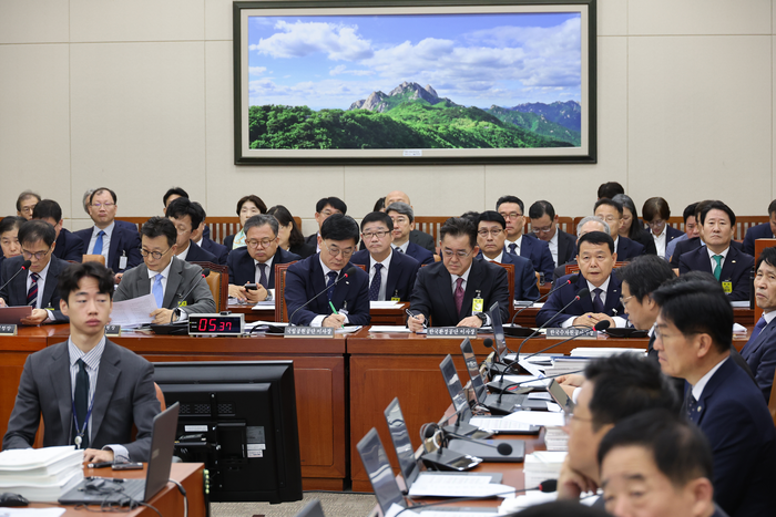 20일 서울 여의도 국회에서 기후에너지환경노동위원회 국정감사가 열리고 있다. 연합뉴스