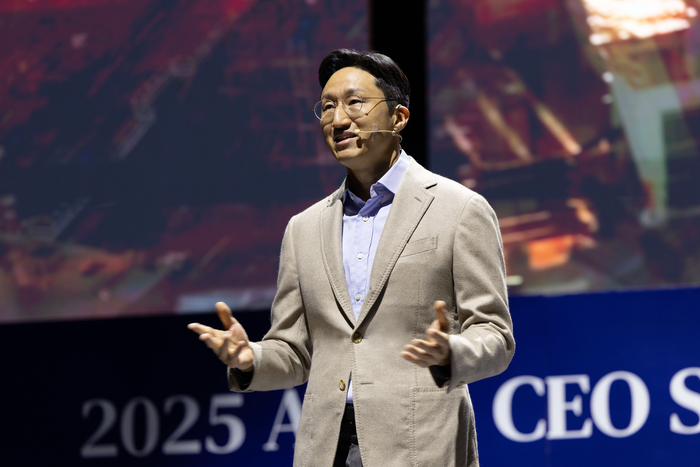 정기선 HD현대 회장이 APEC CEO 서밋 '퓨처 테크 포럼 조선'에서 기조연 설을 진행했다. 사진=HD현대 제공