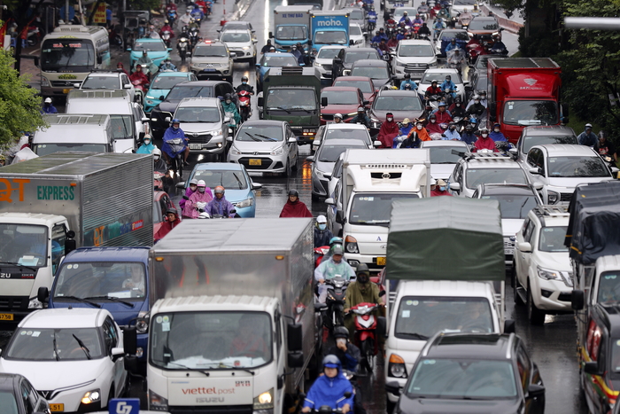 VIETNAM ECONOMY TRANSPORT