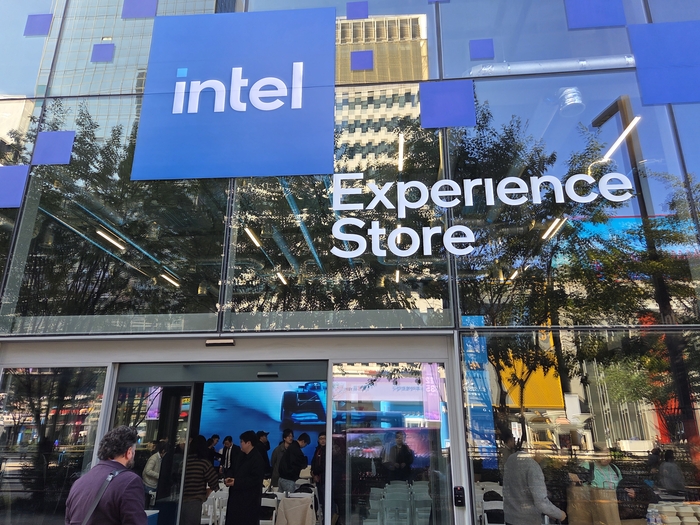 서울 강남에 오픈한 '인텔 팝업스토어' 전경. 해당 공간은 오는 11월 1일부터 한 달간 운영된다. 사진 = 김윤호 기자.