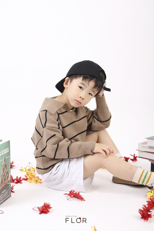 자연스러운 미소와 섬세한 디테일로 완성한 '2025 FLOR AUTUMN COLLECTION'