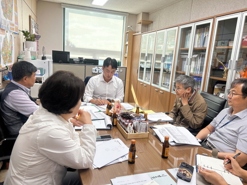 손성익 파주시의회 의원(가운데).