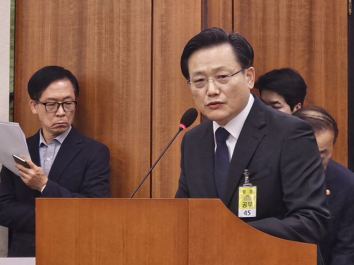 29일 김이배 제주항공 대표가 2024년 12월 29일 발생한 '2216편 무안국제공항 참사'와 관련, 국회 국토교통위원회의 종합 감사 현장에서 발언하고 있다.