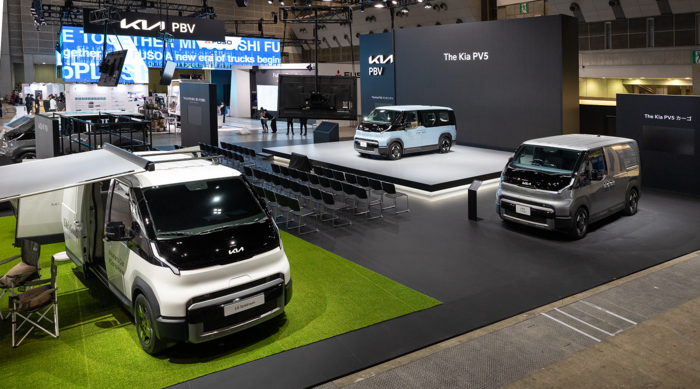 '재팬 모빌리티쇼 2025' 기아 부스 전경. 기아는 PBV 신모델 'PV5'를 전면에 내세웠다.