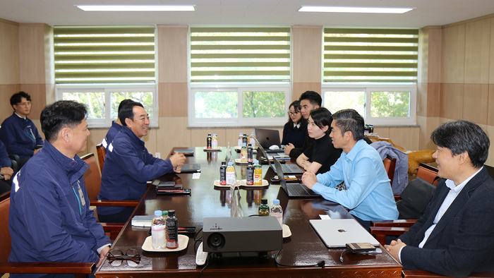 인천도시가스와 SuperMap 기술협력 미팅에서 인천도시가스 이창우 부사장이 인사말을 하고 있다. (사진=인천도시가스)