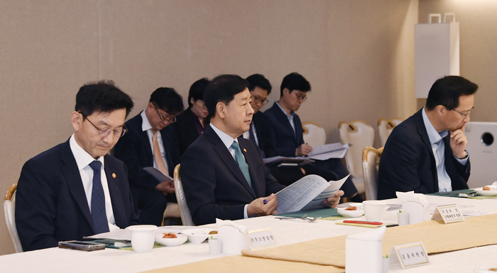 구윤철 부총리, 부동산관계장관회의 주재