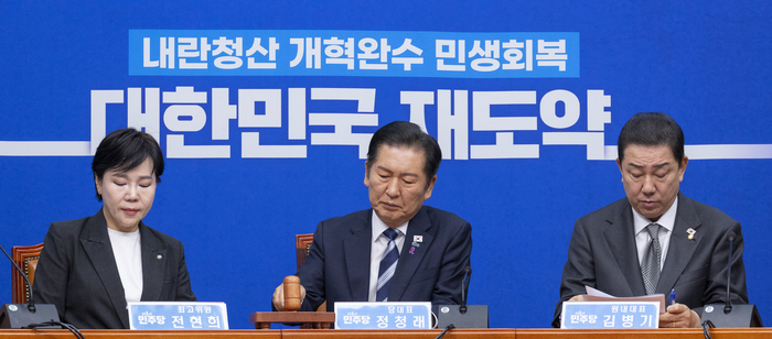 최고위원회의 시작하는 정청래 민주당 대표