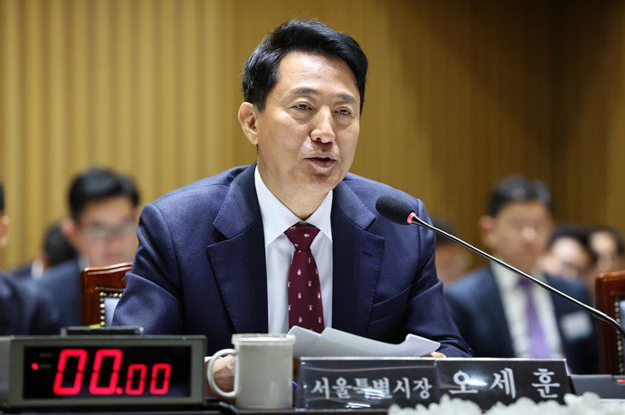 질의 답하는 오세훈 시장
