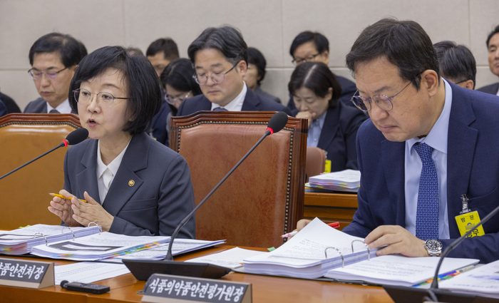 오유경 식약처장 국정감사에서 답변
