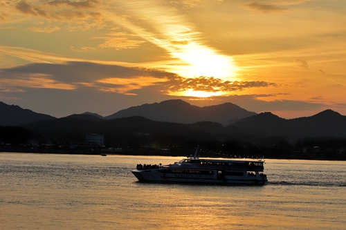김포시 6.25전쟁 이후 70년 만에 10월25일 김포여객터미널에서 대명항까지 여객선 운항