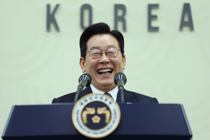 함박웃음 짓는 이재명 대통령