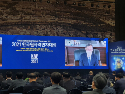"한국, 경쟁국 미·중·러 등과 달리 원전 줄이면 수출에 부정적 영향"