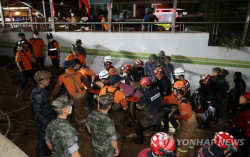 포항 지하 주차장 침수사고 실종자…지금까지 5명 구조