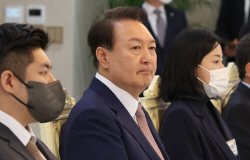 尹 "文정부 탄소감축안, 국민부담 제대로 짚어본 건지 의문…어쨌든 이행"
