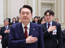 취임 1년 尹대통령 지지율 저공비행 원인 뭐니 뭐니 해도 "경제가 문제"