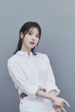 아이유, 생일 맞아 팬들과 함께 2억5000만원 기부
