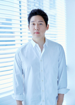 배우 송창의, YK미디어플러스와 재계약 "두터운 신뢰"